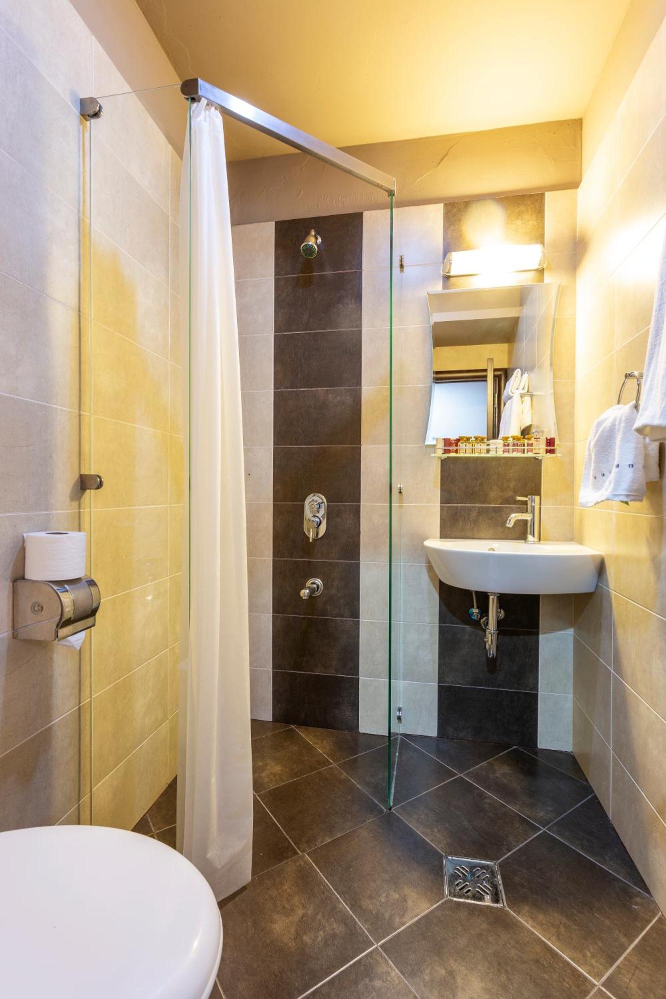 One-Bedroom Apartment,1287920722:JPEG